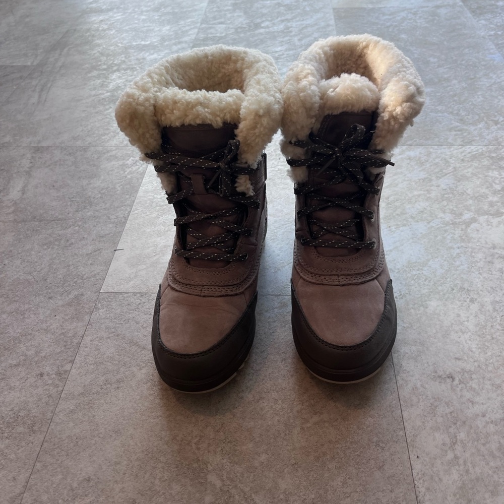 Woman’s Sorel Snow boots size 7.5